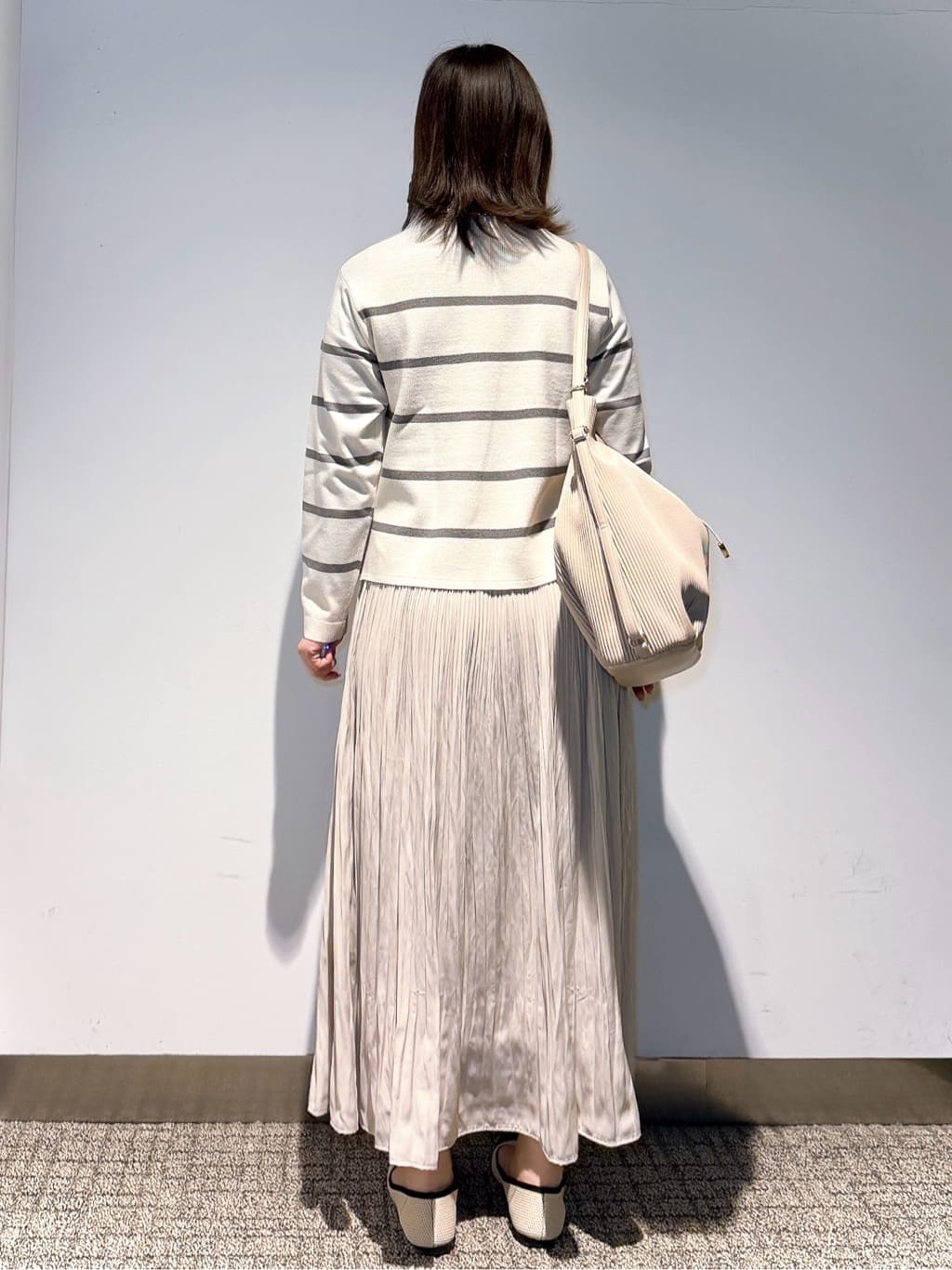 みーさんの「grove｜【選べる着丈/ウエストゴム】ヴィンテージサテンプリーツスカート【手洗いOK】」を使ったコーディネート