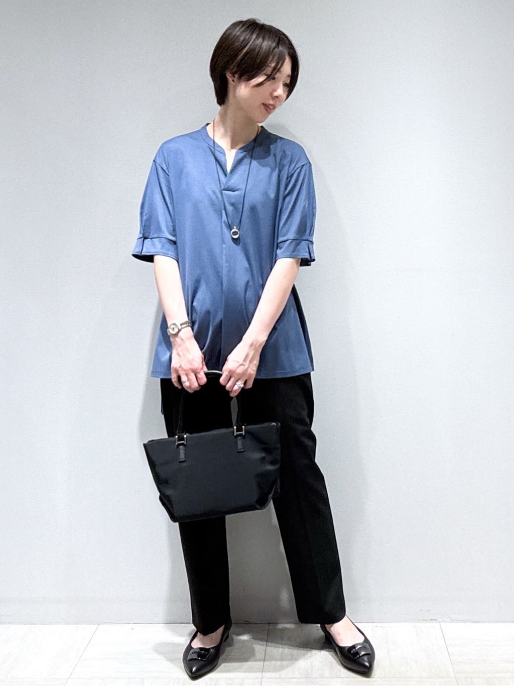 まちこさんの「Reflect｜【すっきり見え！長め丈／マシンウォッシュ可】スキッパーネックジャージトップス」を使ったコーディネート
