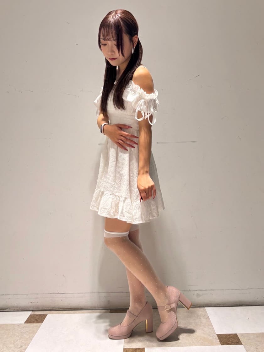 せらら⭐️さんの「ESPERANZA｜甲ストラップパンプス」を使ったコーディネート