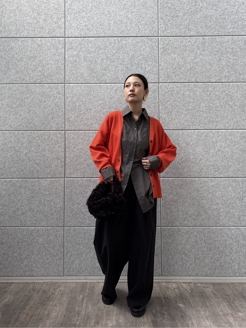 ayanoさんの「INDIVI｜フェイクファーマイクロバッグ」を使ったコーディネート