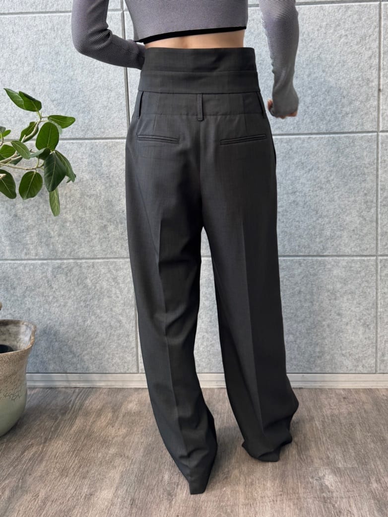 designer yukaさんの「CODE A｜turn up chic trousers」を使ったコーディネート