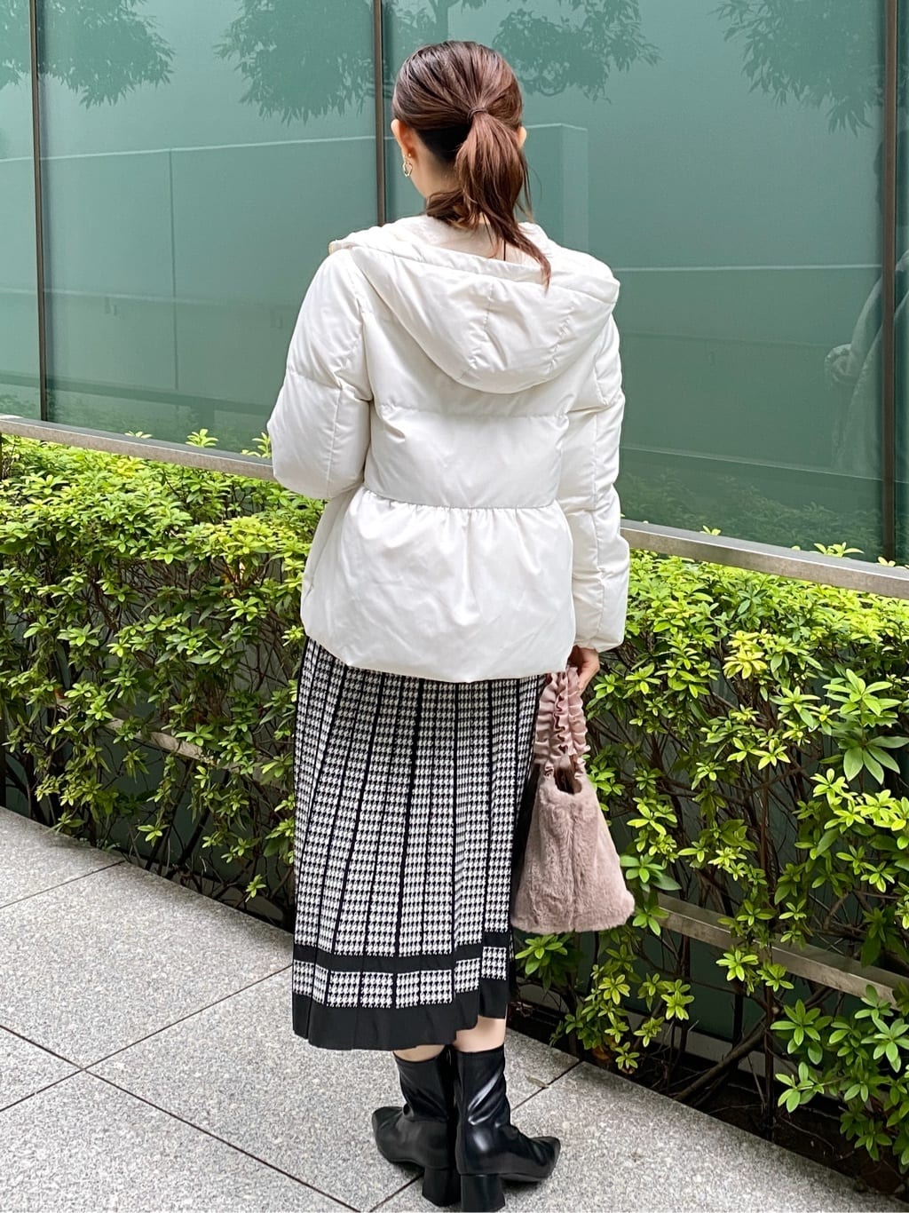 みさかさんの「index｜KAWADAダウンペプラムショートコート【撥水／洗濯機OK／静電気防止裏地】」を使ったコーディネート
