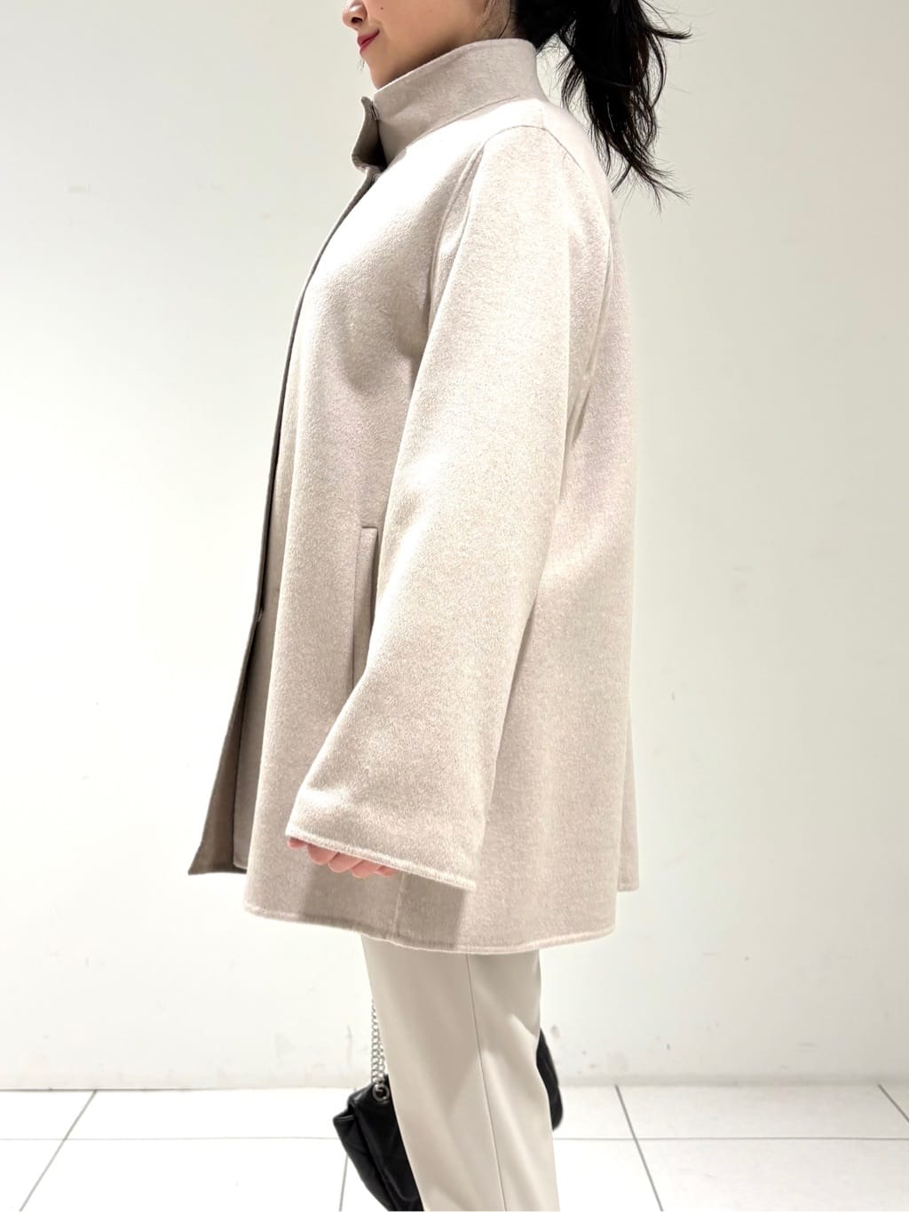 momokoさんの「INDIVI｜【配色デザイン／ミドル丈】ウールリバー テントラインコート」を使ったコーディネート