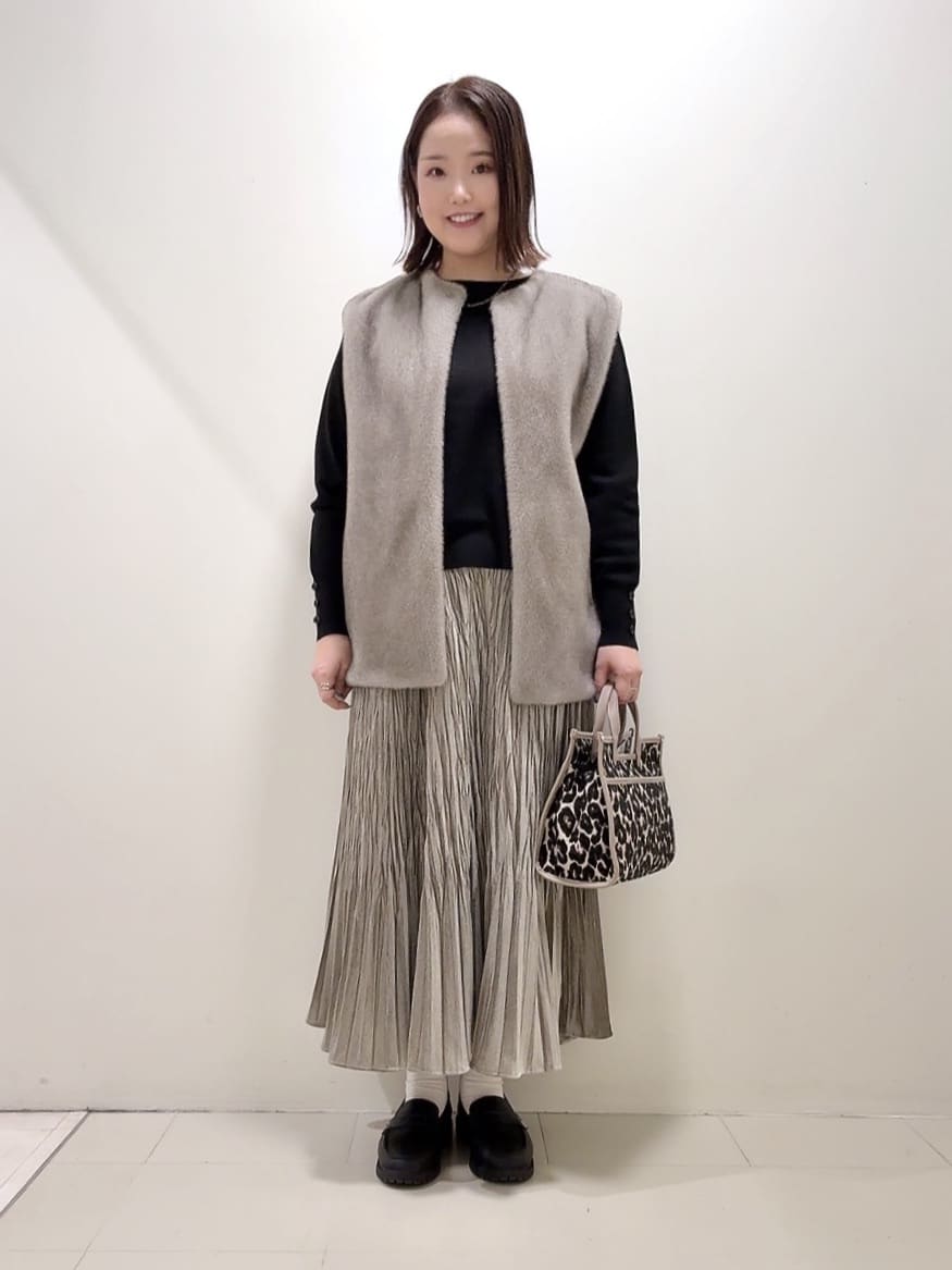 YUIさんの「UNTITLED｜【トレンド/ジレ】フェイクファーベスト」を使ったコーディネート