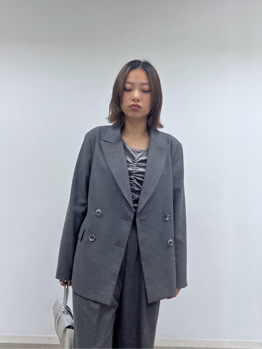 Harukaさんの「INDIVI｜【MILLELA FIRENZE】ループハンドルバッグ」を使ったコーディネート