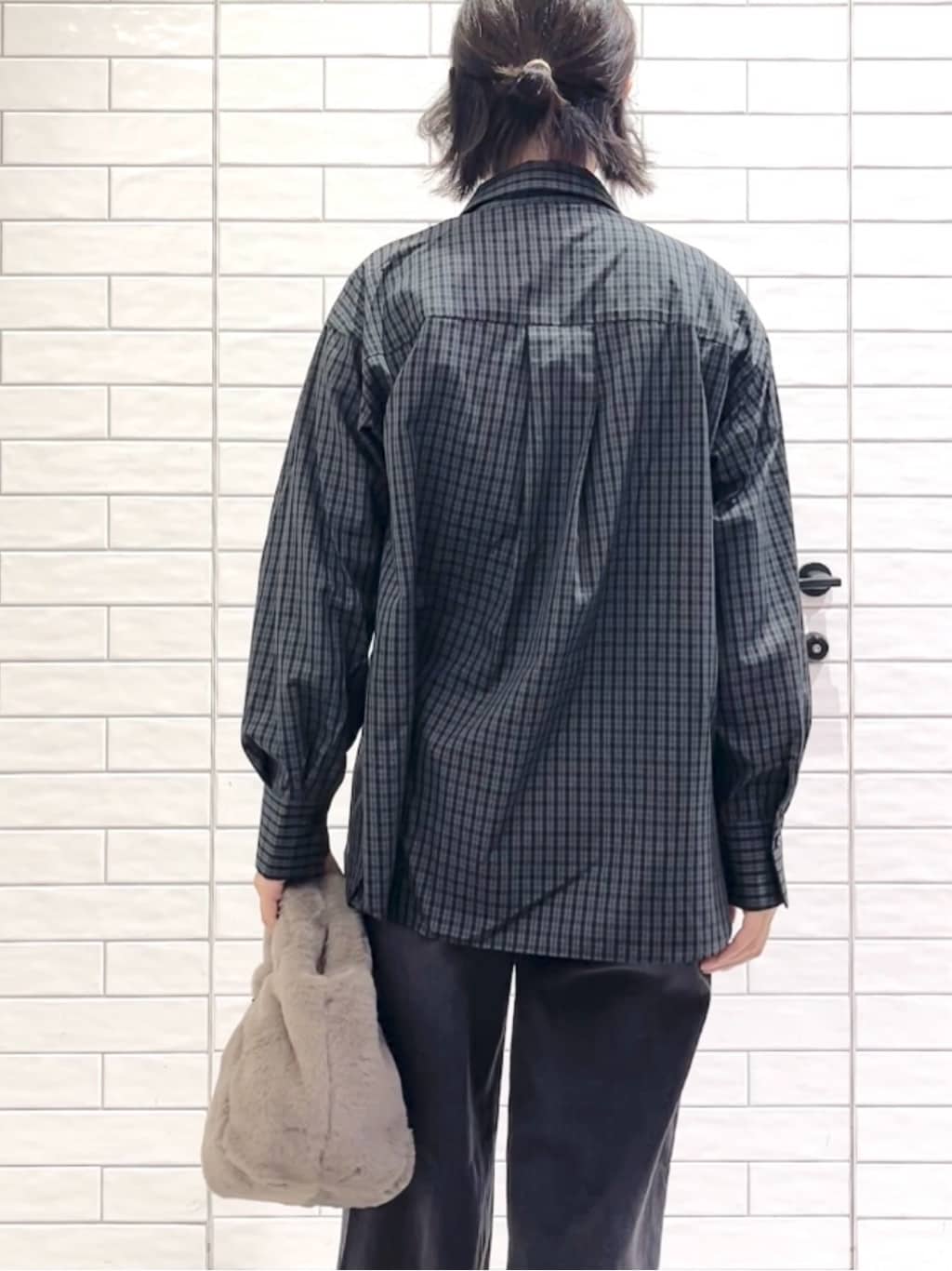 しおりさんの「OPAQUE.CLIP｜チェック柄レギュラーシャツ【洗濯機OK】」を使ったコーディネート