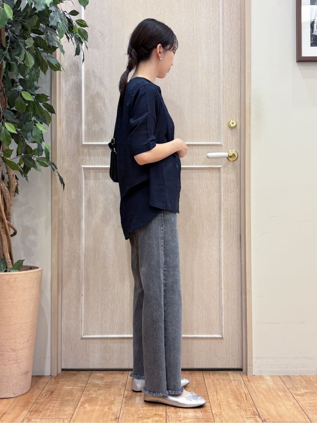 なみさんの「SHOO･LA･RUE｜【S-LL/裏ひんやり/ストレッチ】ワイドストレートデニムパンツ」を使ったコーディネート