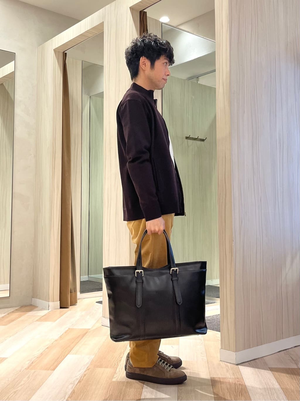 URAさんの「TAKEO KIKUCHI｜アンチピリング ジップアップ ニット」を使ったコーディネート