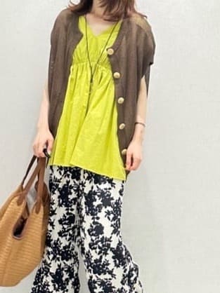 Miwaさんの「UNTITLED｜【ウエストゴム/ワイド/柄】モノトーンフラワーパンツ」を使ったコーディネート