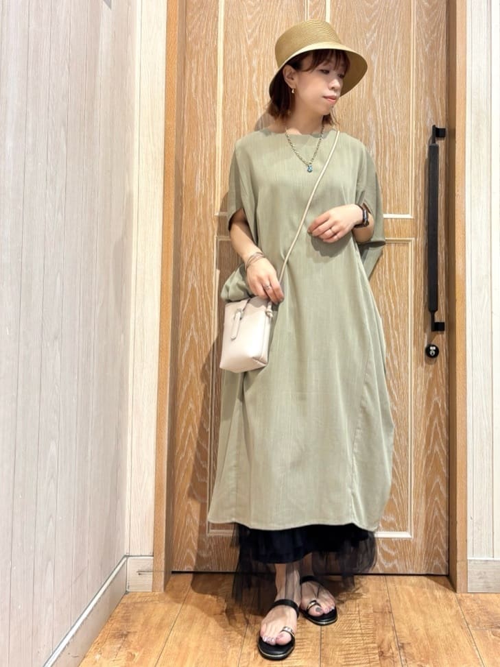 meiさんの「SHOO･LA･RUE｜【S-LL】楽にサマ見え コクーンシルエットの涼やかワンピース」を使ったコーディネート