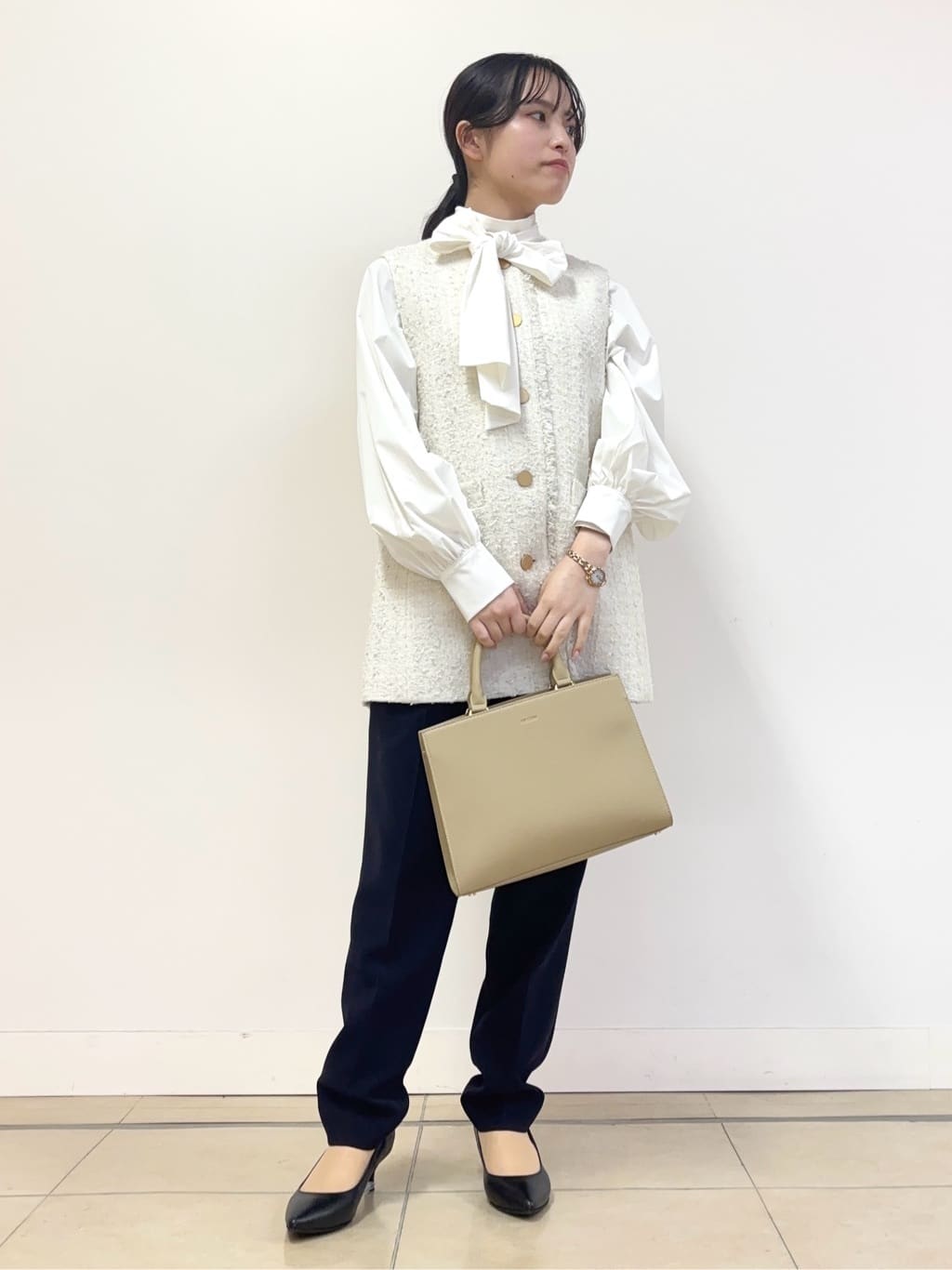 あやかさんの「UNTITLED｜◆【通勤スーツ】タックテーパードパンツ」を使ったコーディネート