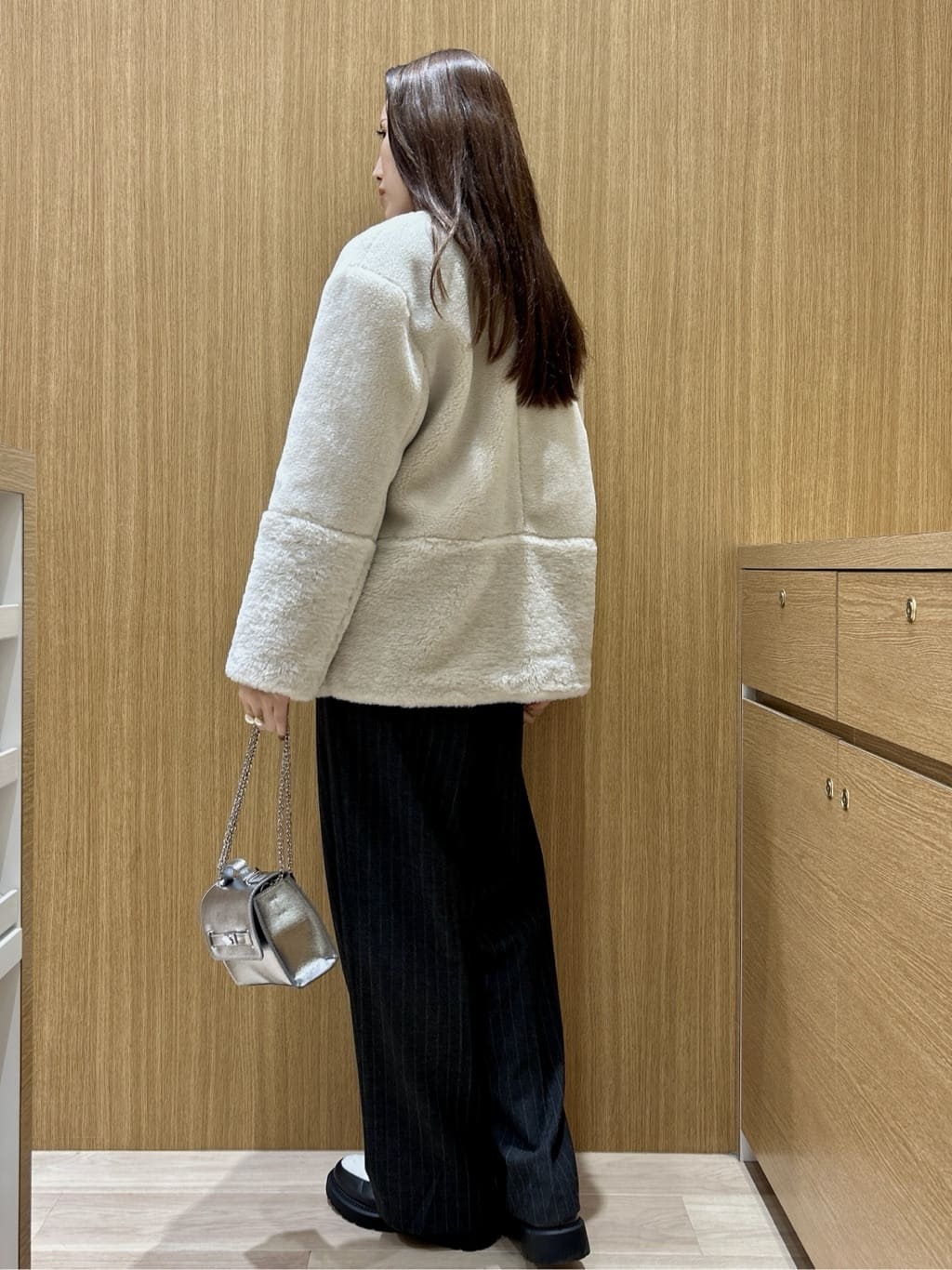maiさんの「OPAQUE.CLIP｜フェイクボア切替ショートコート」を使ったコーディネート