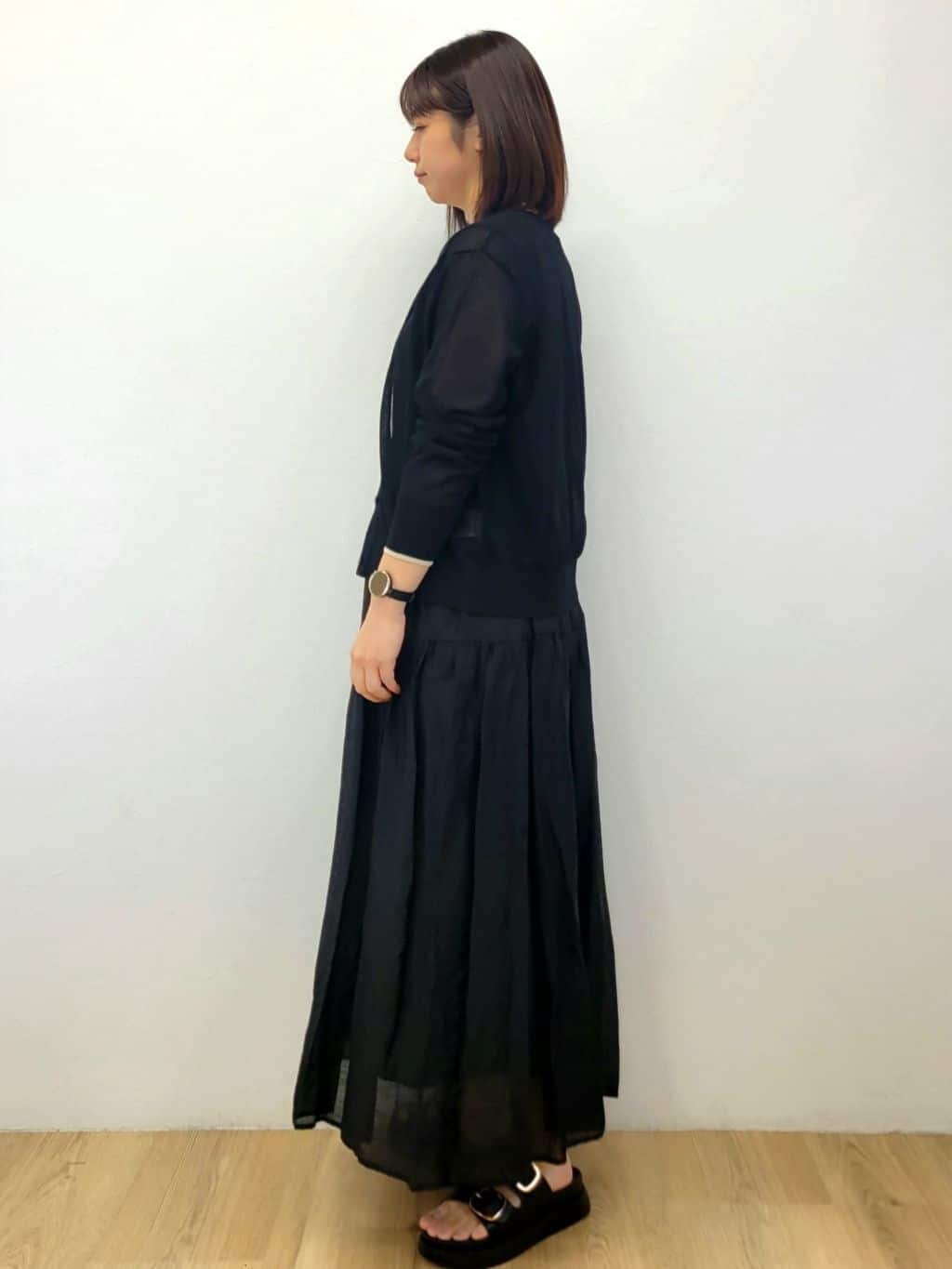 LISAさんの「OPAQUE.CLIP｜配色シアークルーニットカーディガン【洗濯機洗い可／抗ピル】」を使ったコーディネート