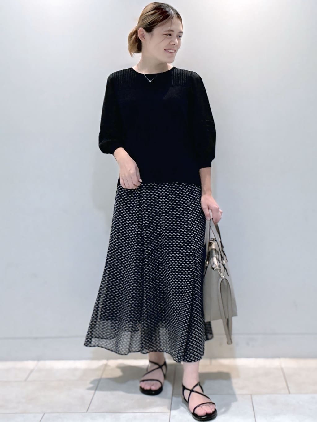 S&auml;K&iuml;さんの「Reflect｜【WEB先行カラーあり／手洗い可】ジョーゼットスリーブ&times;ニット」を使ったコーディネート