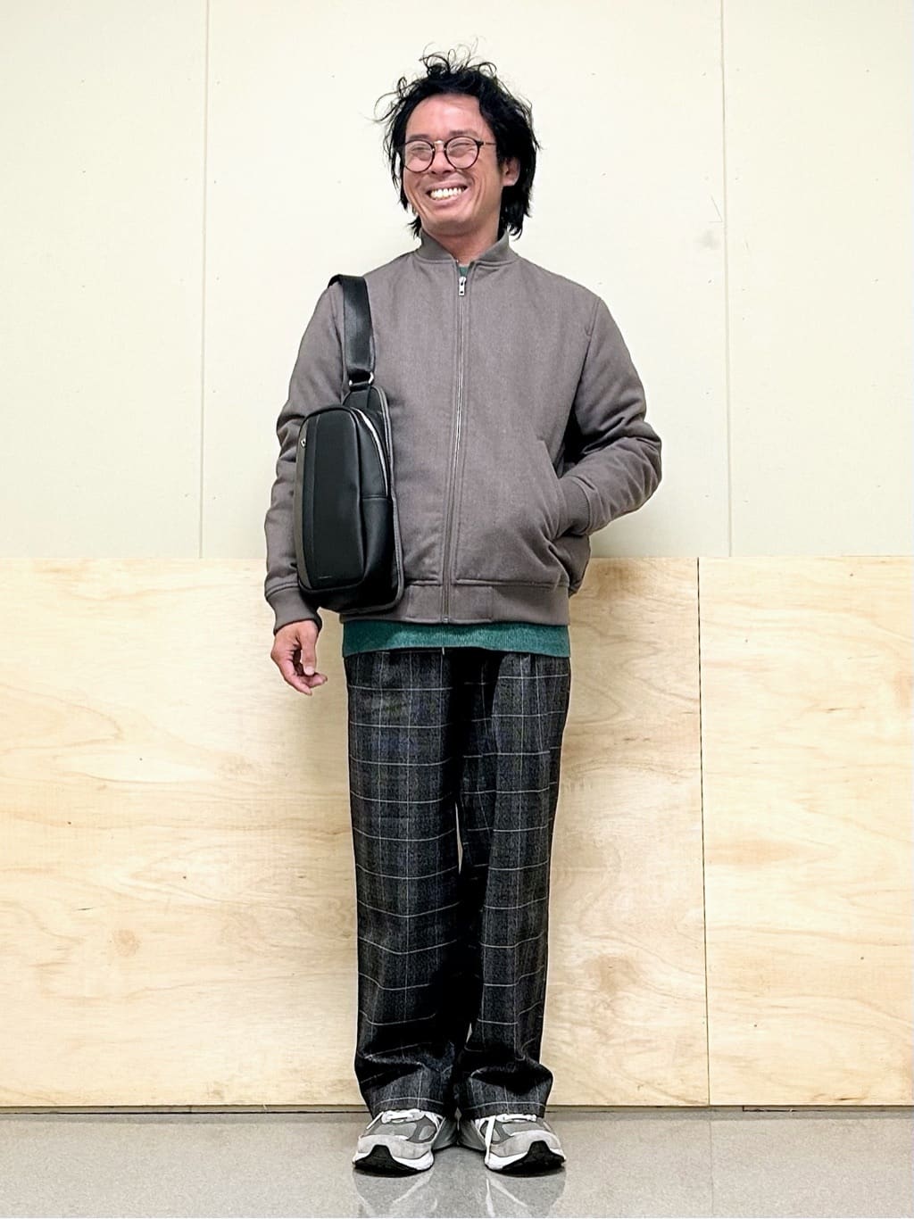 KENJI Iさんの「THE SHOP TK｜サフィアーノ切替えボディバック」を使ったコーディネート