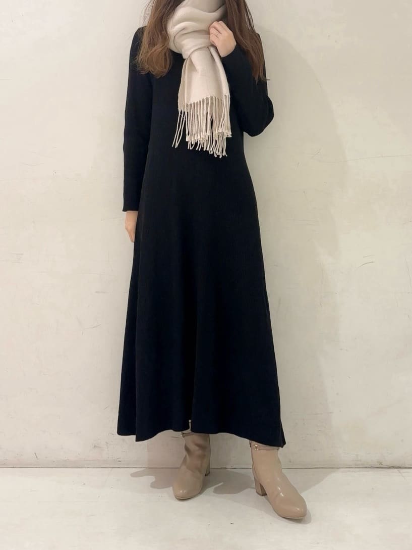 RINAさんの「ESPERANZA｜洗えるシンプルカラーストール 累計販売約5000枚【防寒／マフラー／無地／ギフト】」を使ったコーディネート