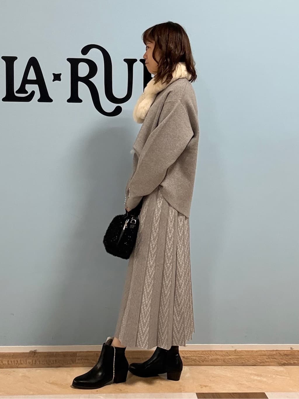 Naaatsuさんの「SHOO･LA･RUE｜キラキラバックストレッチブーツ」を使ったコーディネート
