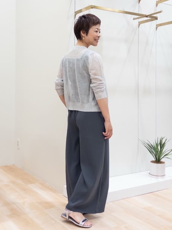 シュウコさんの「grove｜【雑誌掲載】洗えるシアーカーディガン」を使ったコーディネート