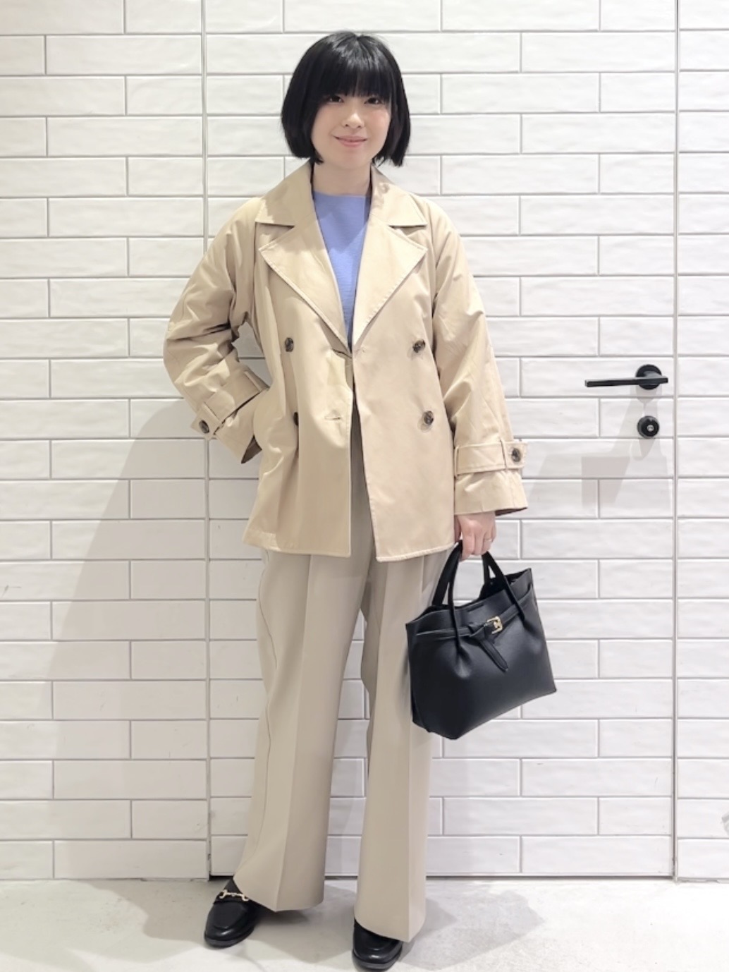 しおりさんの「OPAQUE.CLIP｜ミドルトレンチコート【洗濯機OK】」を使ったコーディネート