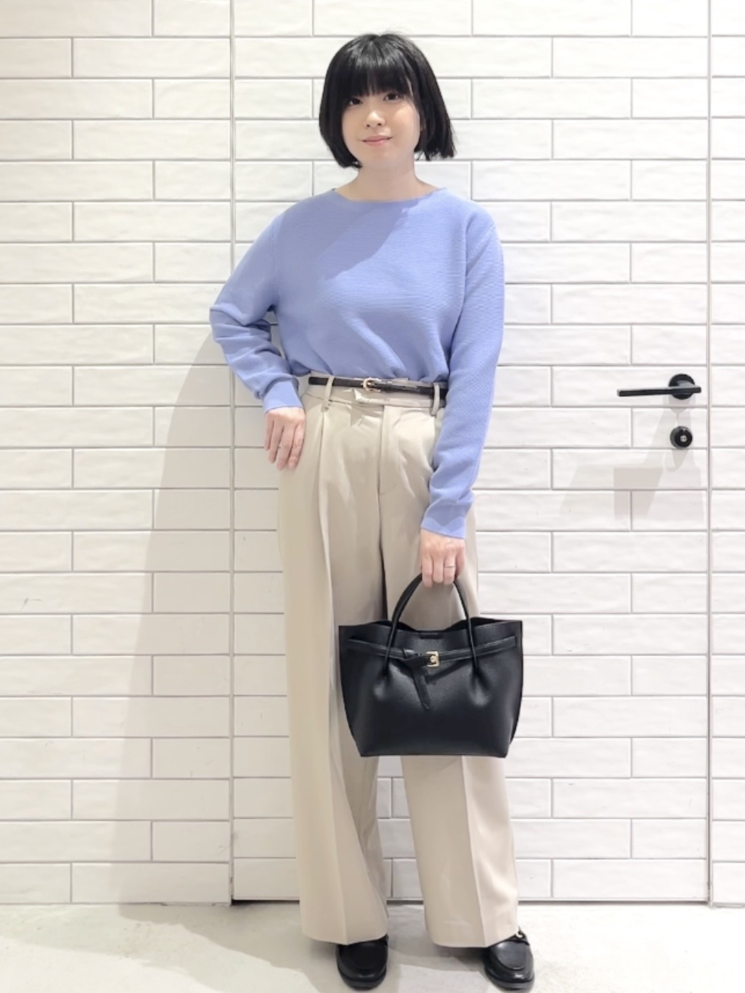 しおりさんの「OPAQUE.CLIP｜ミドルトレンチコート【洗濯機OK】」を使ったコーディネート