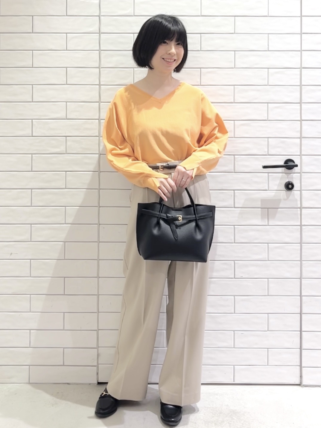 しおりさんの「OPAQUE.CLIP｜リラクシードルマンスリーブニット【洗濯機OK／抗ピル】」を使ったコーディネート