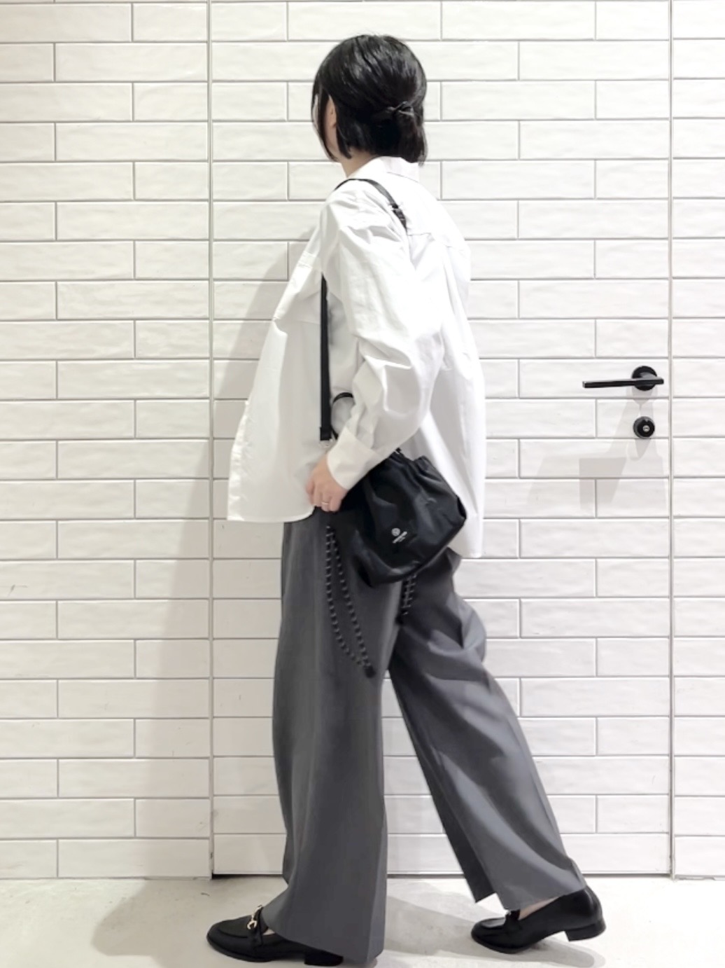 しおりさんの「OPAQUE.CLIP｜レギュラーカラーシャツ／ストライプアソート【洗濯機OK】」を使ったコーディネート