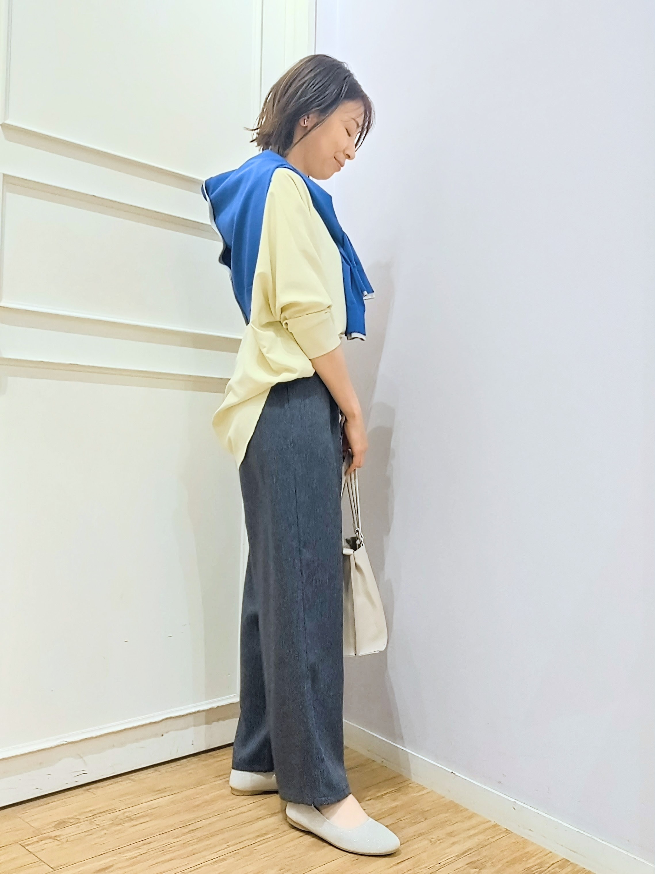 miomioさんの「SHOO･LA･RUE｜【高レビュー/S-LL】穿くだけすっきりシルエット サイドボタン付き デニム風ワイドパンツ」を使ったコーディネート