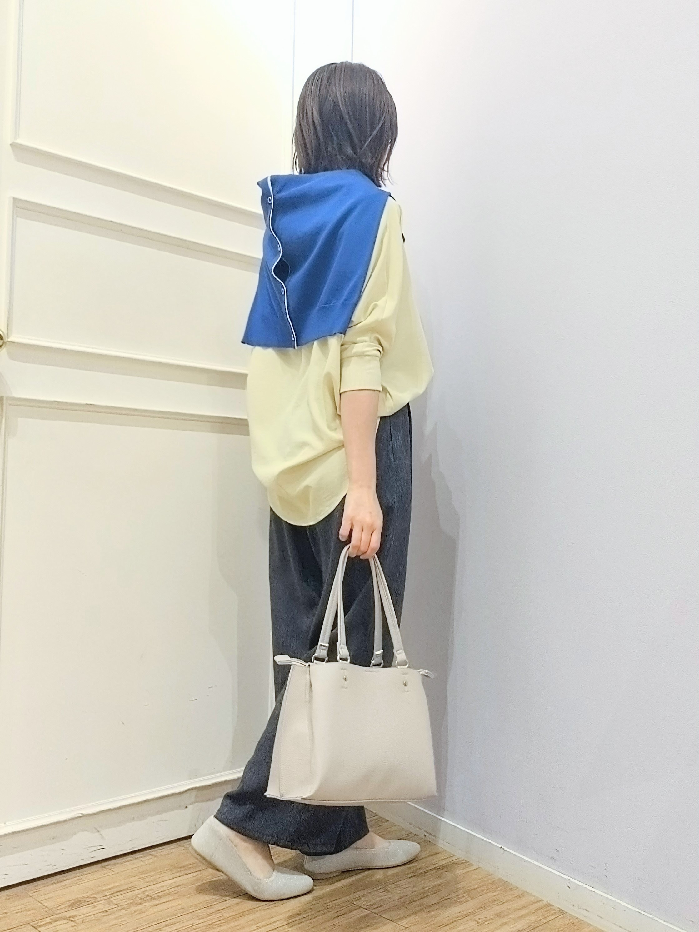 miomioさんの「SHOO･LA･RUE｜【高レビュー/S-LL】穿くだけすっきりシルエット サイドボタン付き デニム風ワイドパンツ」を使ったコーディネート