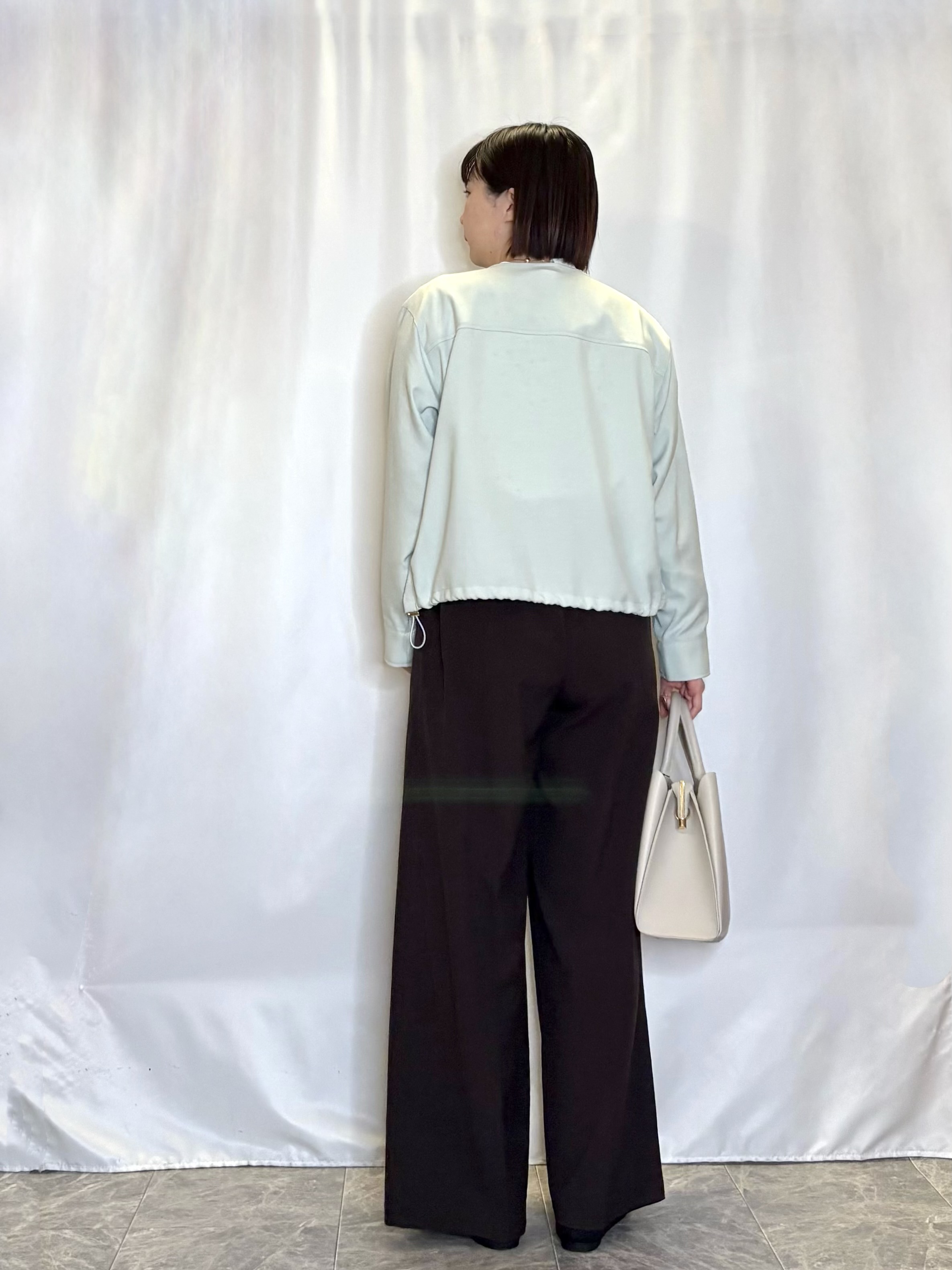 ネリさんの「SHOO･LA･RUE｜【S-LL】サッと羽織れてきれい見え　フラップポケット ノーカラーブルゾン」を使ったコーディネート