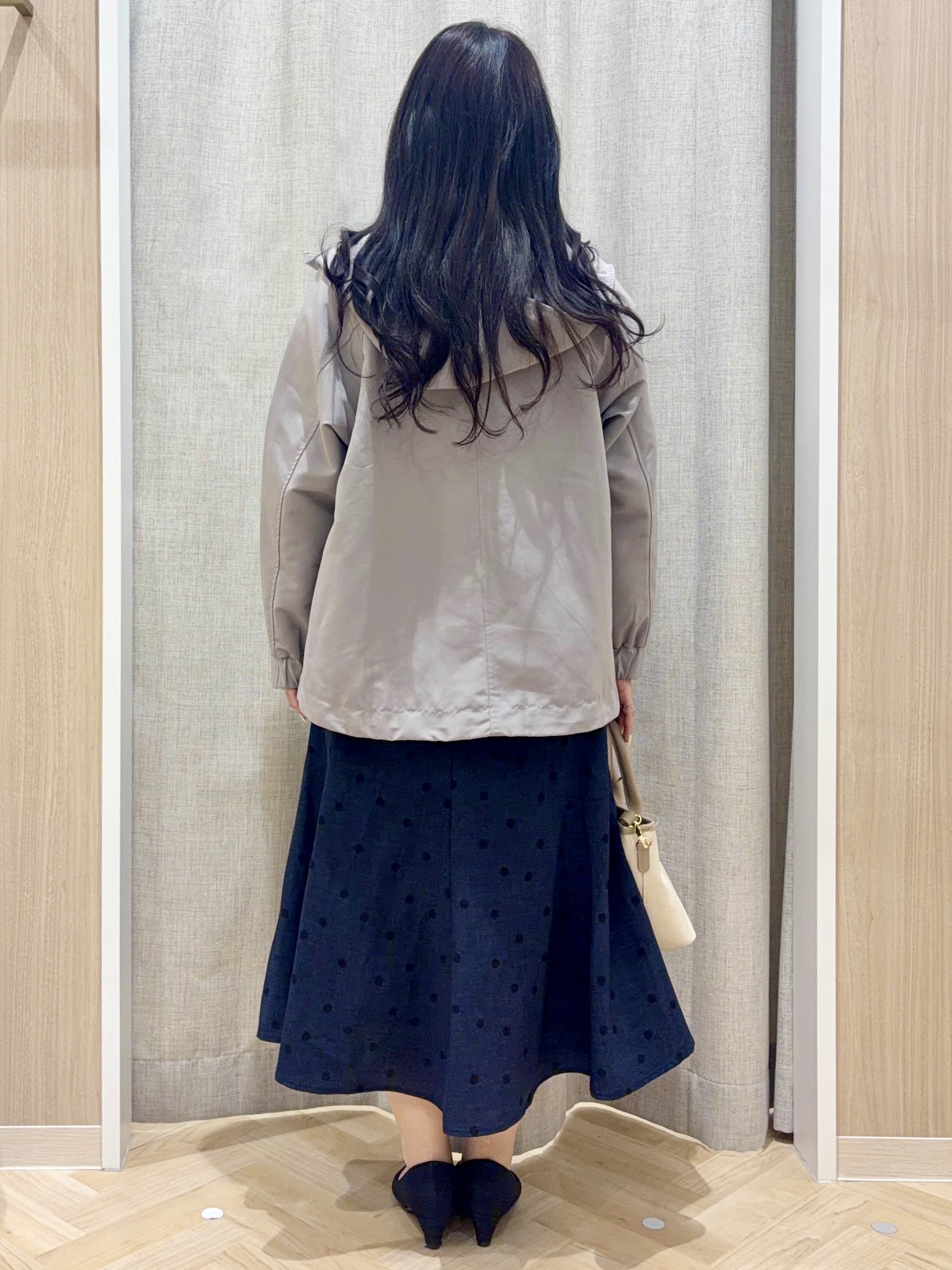 minamiさんの「grove｜【撥水】きれいめに着こなせるマウンテンパーカ」を使ったコーディネート