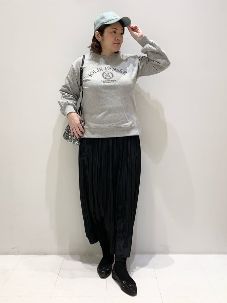 みいちゃんさんの「grove｜【撥水／シルエット2WAY】羽織るだけでサマになる、スタンドネックテントラインコート」を使ったコーディネート