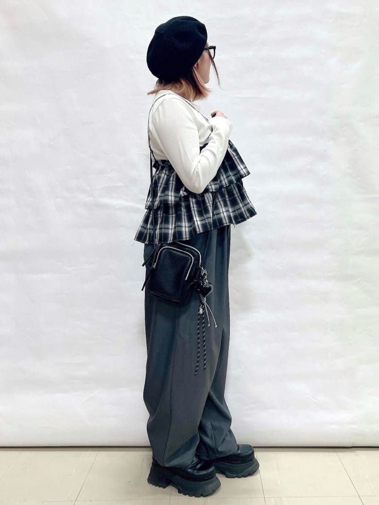 YUIさんの「SHOO･LA･RUE｜【2点セット】チェック柄フリルキャミビスチェ&times;テレコロンT」を使ったコーディネート