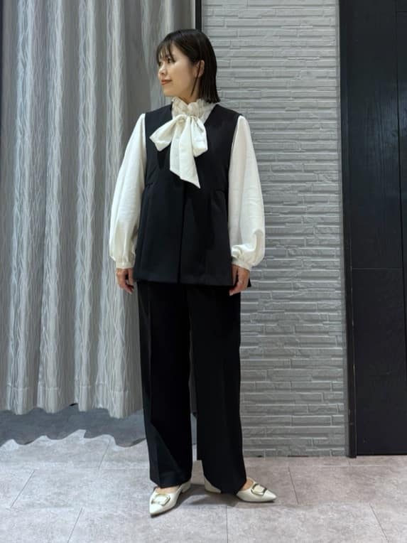 chさんの「THE SHOP TK｜【通勤・きちんと見えに】ダブルクロス ペプラムジレ/セットアップ可」を使ったコーディネート