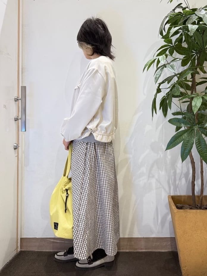 misakiさんの「SHOO･LA･RUE｜【セットアップ可/洗濯機可/S-LL】軽やかに揺れる サッカーチェック フレアスカート」を使ったコーディネート