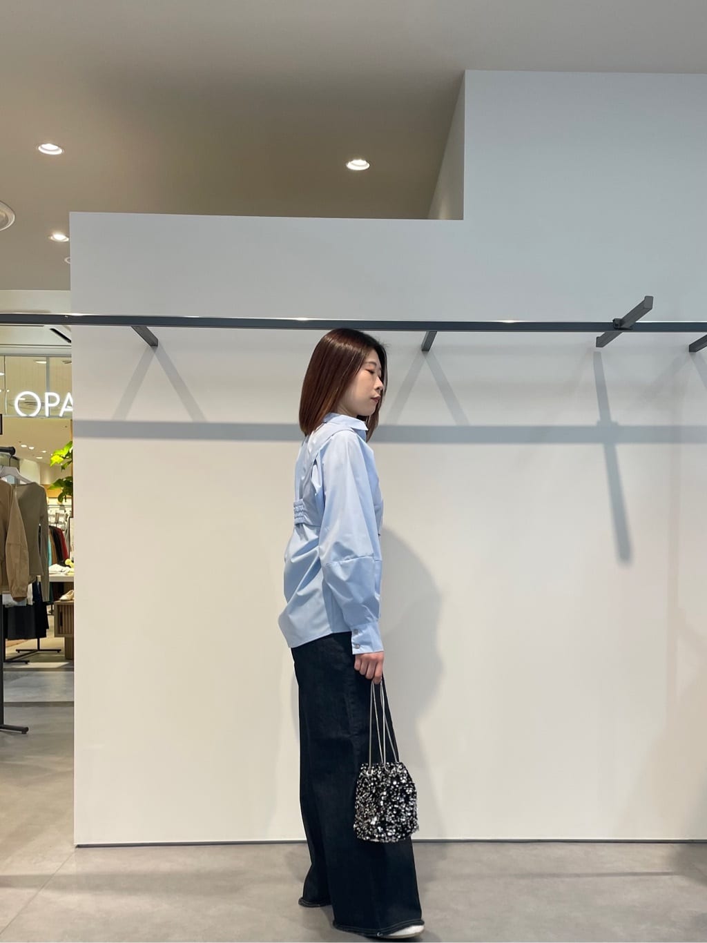 amiさんの「INDIVI｜スパンコールミニバッグ」を使ったコーディネート