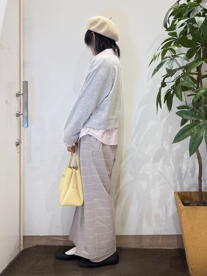 misakiさんの「SHOO･LA･RUE｜【洗濯機可】1枚でサマ見え シャツレイヤード風 スウェット」を使ったコーディネート