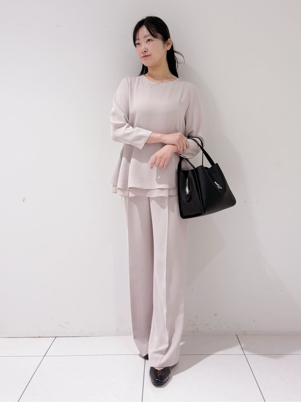 momokoさんの「INDIVI｜【洗える／UVケア／SETUP可】着る日傘ワイドパンツ」を使ったコーディネート