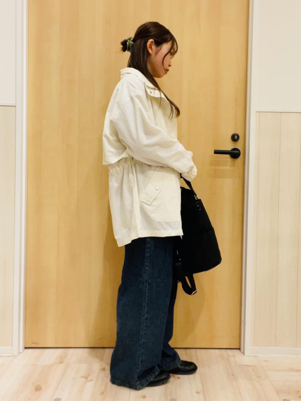 minamiさんの「SHOO･LA･RUE｜【防花粉/S-LL】ウエストマークですっきり見え　軽やかスタンドブルゾン」を使ったコーディネート