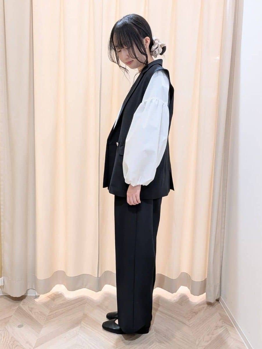 hinaさんの「SHOO･LA･RUE｜【洗濯機可/S-LL】ふんわりとしたお袖が愛らしい ジレスタイルに合うブラウス」を使ったコーディネート