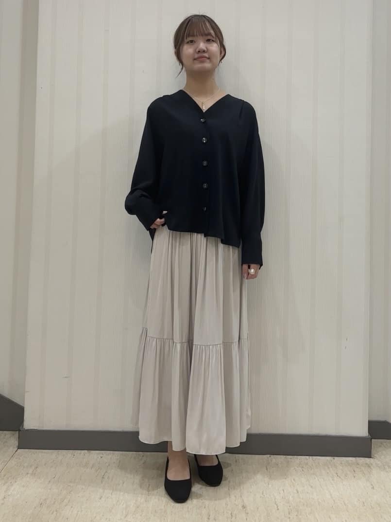 ちひさんの「INDIVI｜【洗える／UVケア／マットサテン】Vネックドルマンスリーブブラウス」を使ったコーディネート