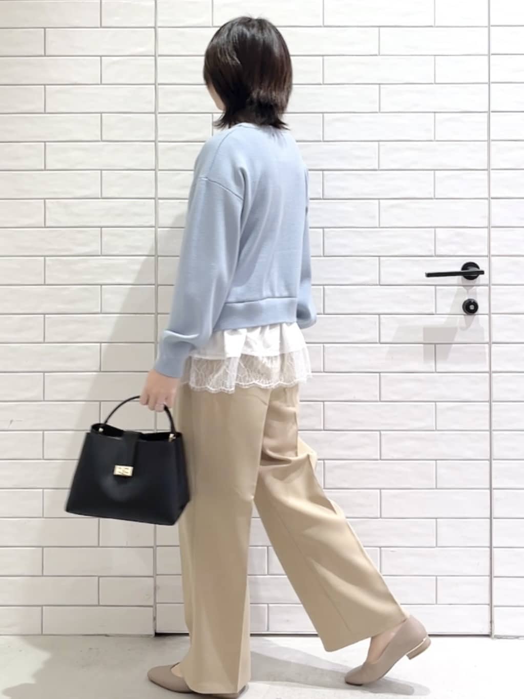 しおりさんの「OPAQUE.CLIP｜裾レースドッキングニット」を使ったコーディネート