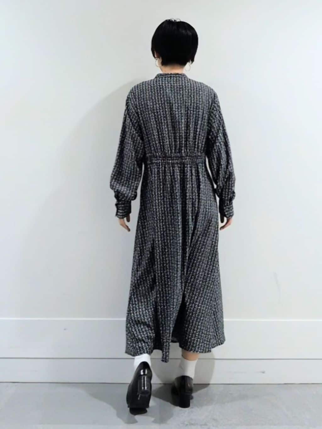 ミズタさんの「UNTITLED｜【洗える/きれいめ】クラシカルツイードワンピース」を使ったコーディネート