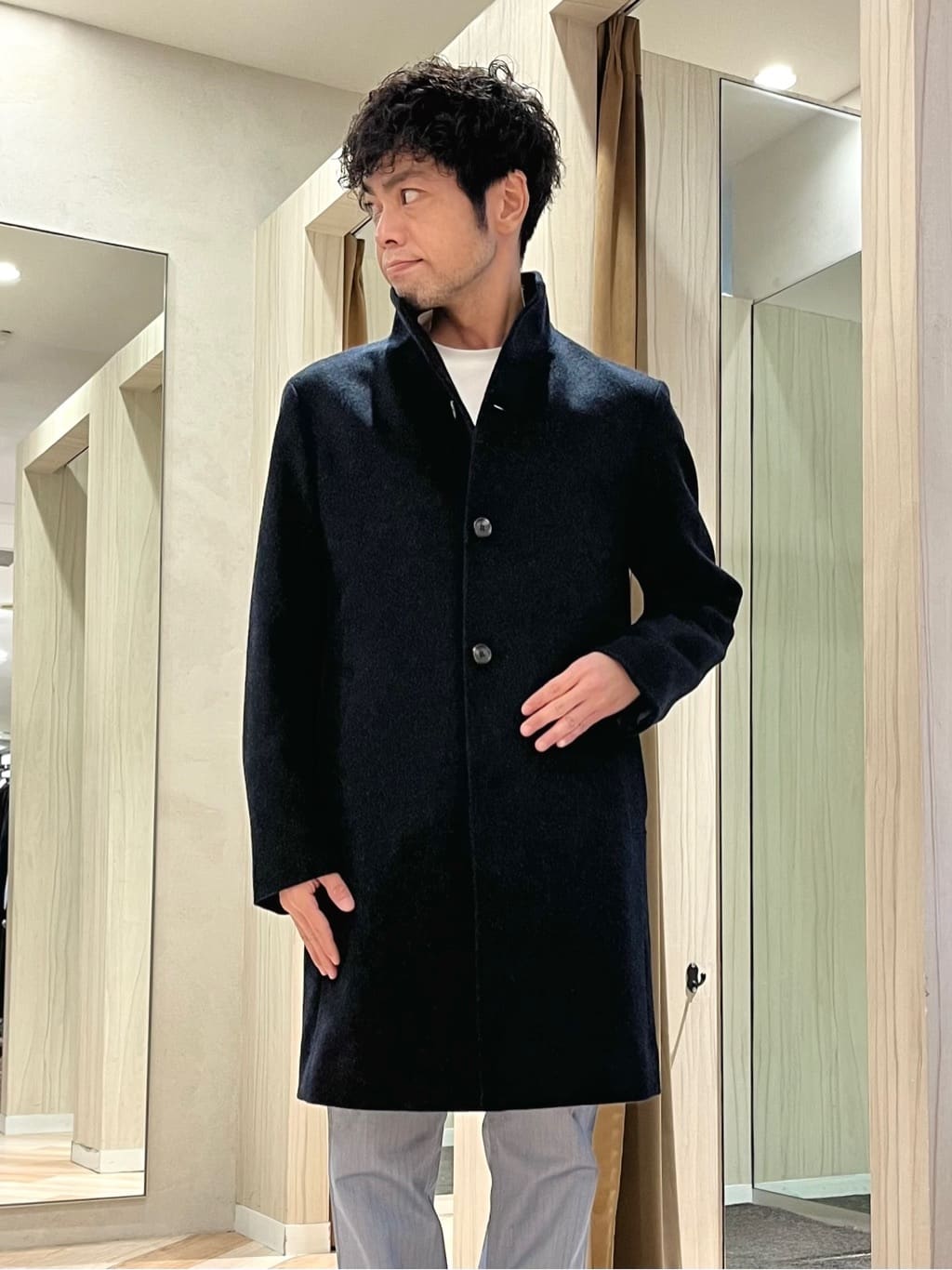 URAさんの「TAKEO KIKUCHI｜【ウールカシミヤブレンド】ビーバー調 スタンドカラー コート」を使ったコーディネート