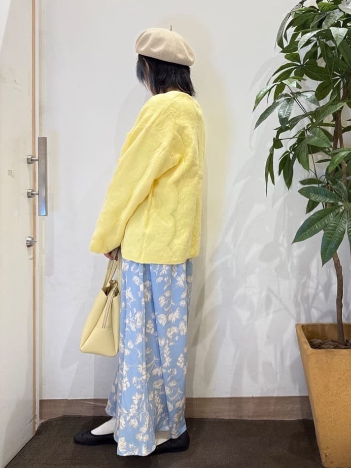 misakiさんの「SHOO･LA･RUE｜【洗濯機可/S-LL】幾何柄風デザインがアクセント ゆるVネックカーディガン」を使ったコーディネート
