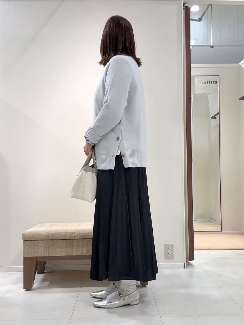 YUIさんの「UNTITLED｜◆【コットン100/洗える】シャーリングフリルネックブラウス」を使ったコーディネート
