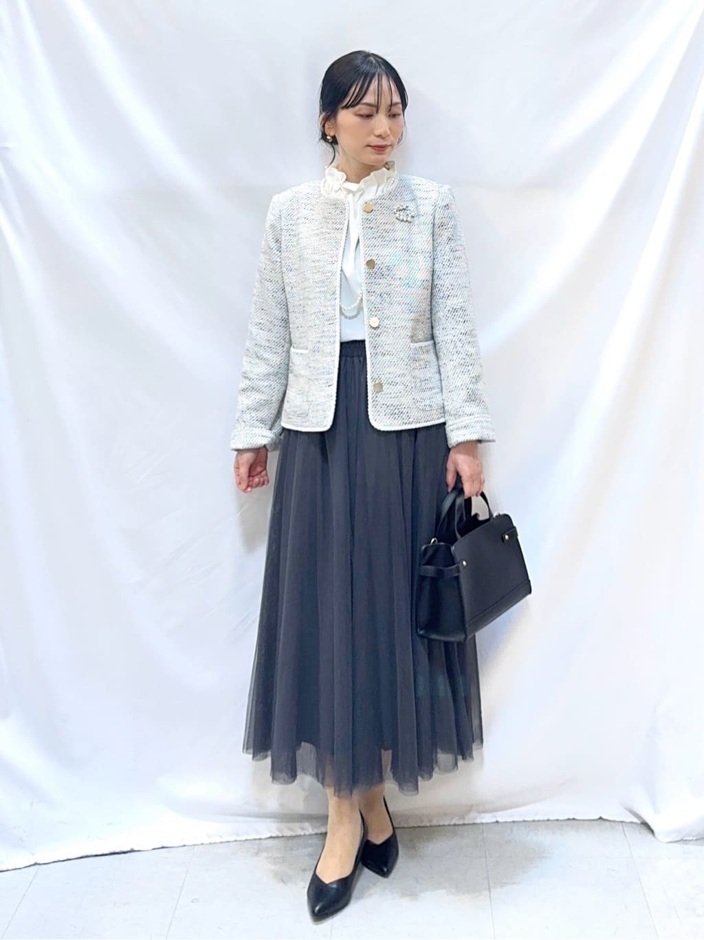 𝐇𝐢𝐫𝐨𝐦𝐢さんの「SHOO･LA･RUE｜【洗濯機可】上品で華やか スタンドフリルブラウス」を使ったコーディネート