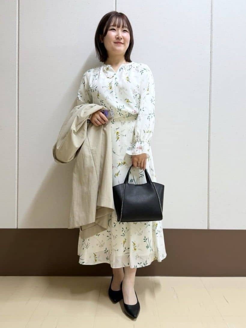 Rikoさんの「INDIVI｜【撥水／軽量】ミニマル スタンドカラーコート」を使ったコーディネート