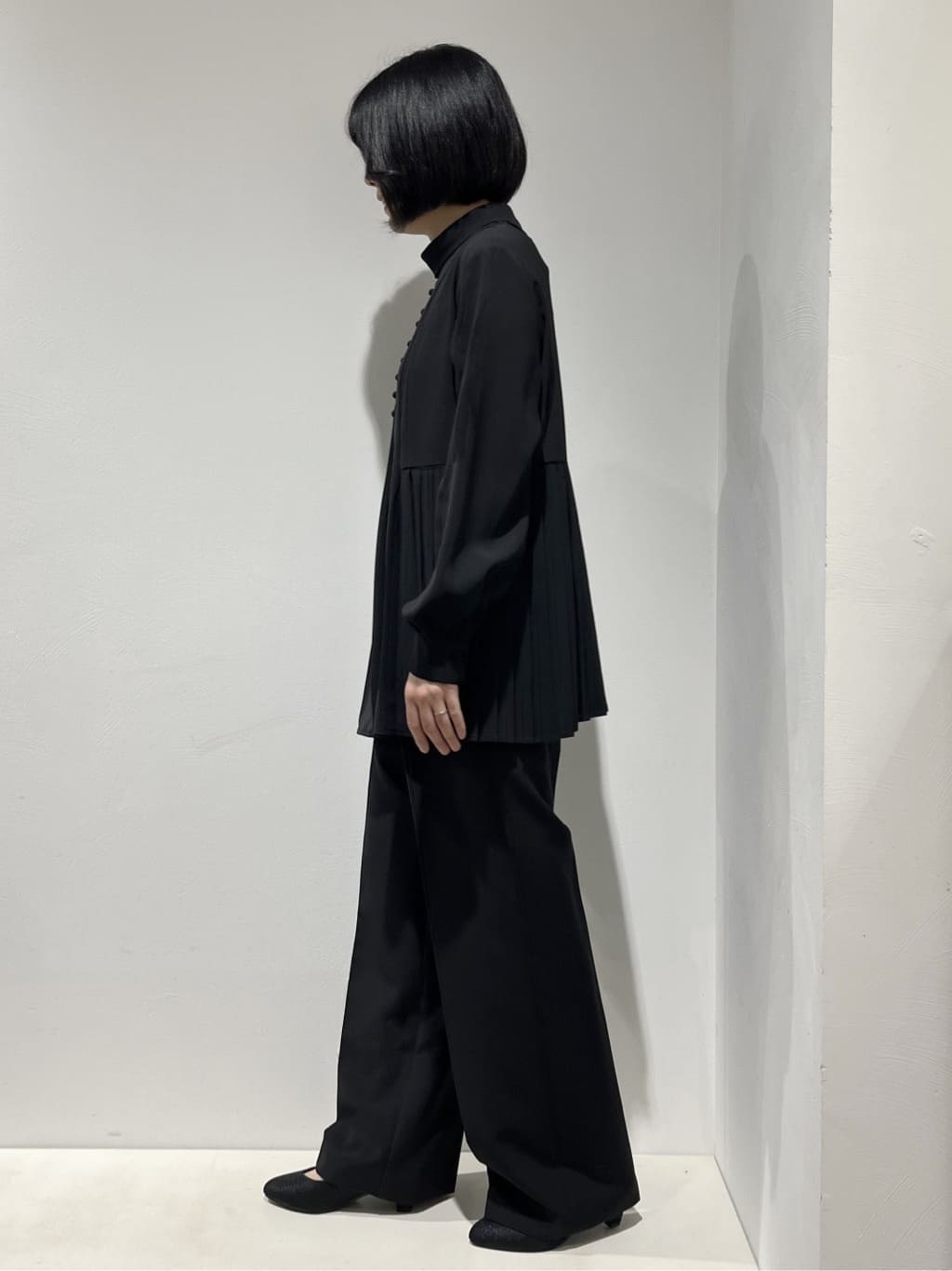 Fujiharuさんの「grove｜【マシンウォッシュ/防シワ/UVカット】裾プリーツ取り外しボウタイブラウス」を使ったコーディネート