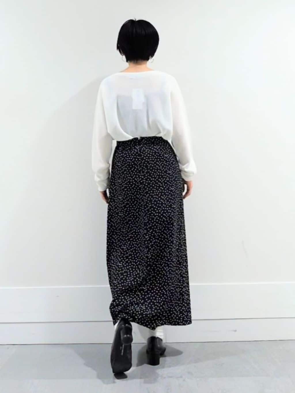 ミズタさんの「UNTITLED｜【古畑星夏さん着用/8色展開/程よい透け感】ドライタッチボートネックニット」を使ったコーディネート