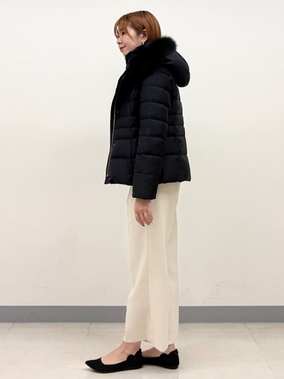 まいこさんの「INDIVI｜【名品／撥水／抗菌防臭】ショート丈リサイクルダウンコート」を使ったコーディネート